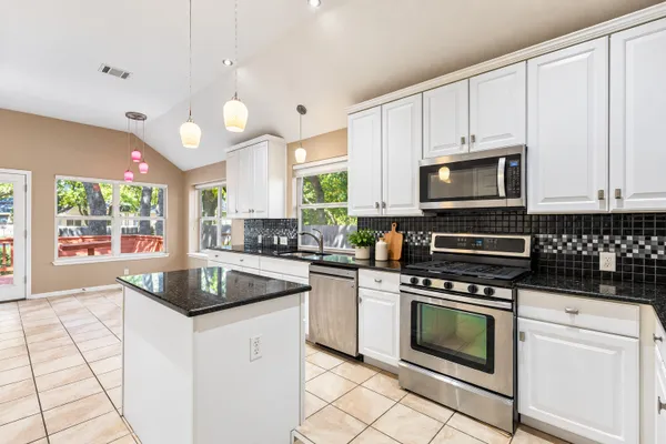 15814 RUSTIC LN