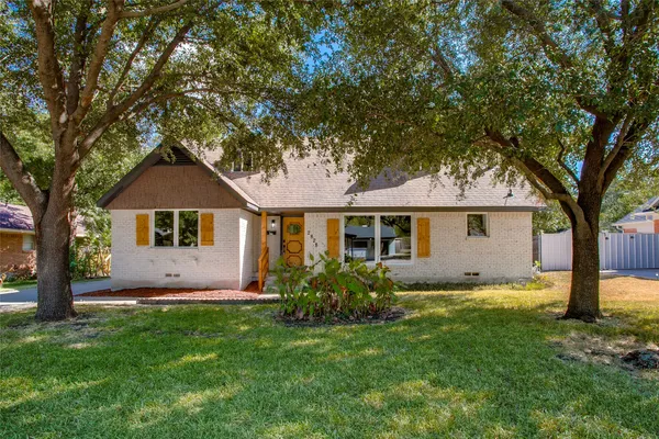 2828 LARKSPUR LN