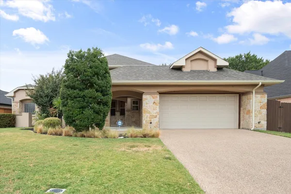 2509 THOROUGHBRED LN