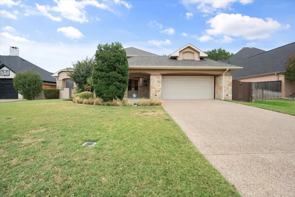 2509 THOROUGHBRED LN