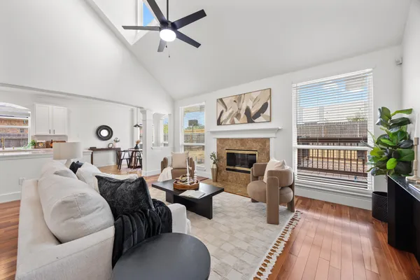 1245 LACEY OAK LOOP