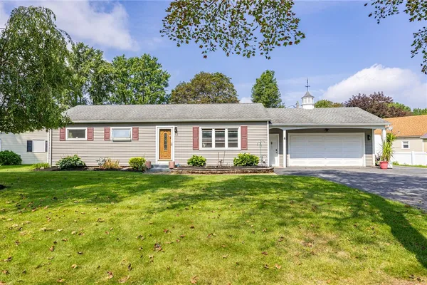 6 HILLSIDE DR