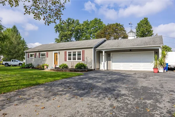 6 HILLSIDE DR
