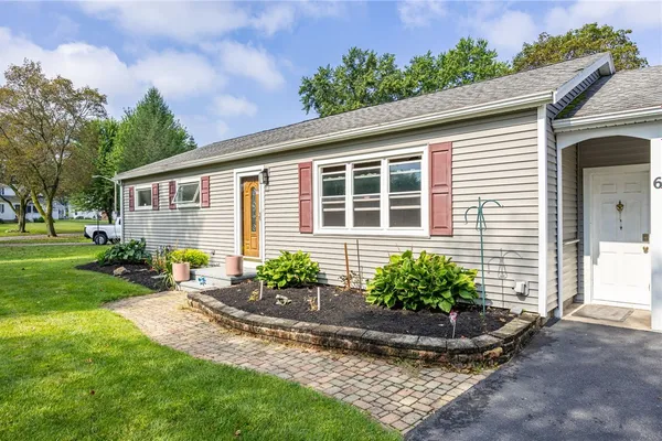 6 HILLSIDE DR