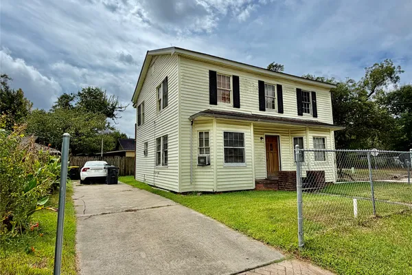 501 AVENUE I