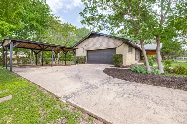 1533 E SPRINGCREST CIR
