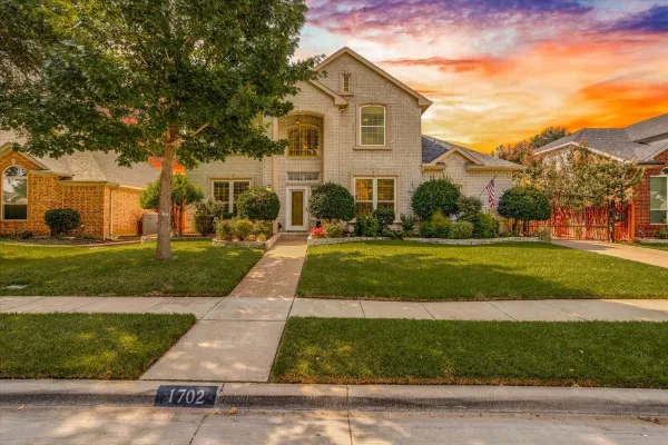 1702 MERIDIAN CT