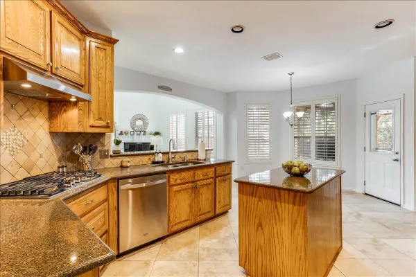 1702 MERIDIAN CT