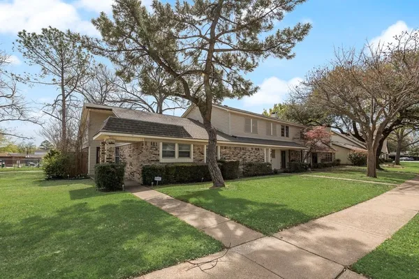 4816 REDWOOD DR