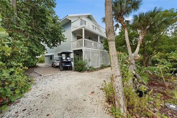 201 WHITE PELICAN DR