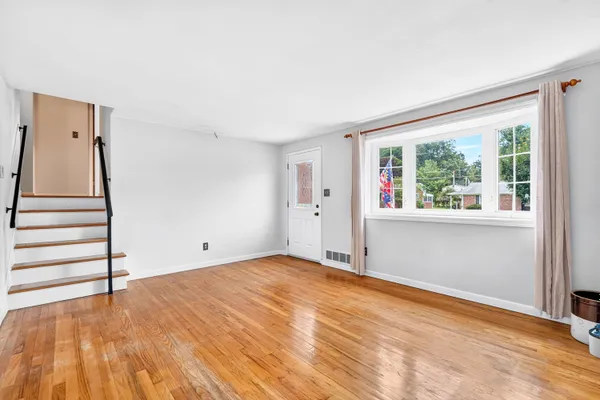 110 SUNRISE DR
