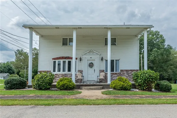 146 CARMICHAELS ST