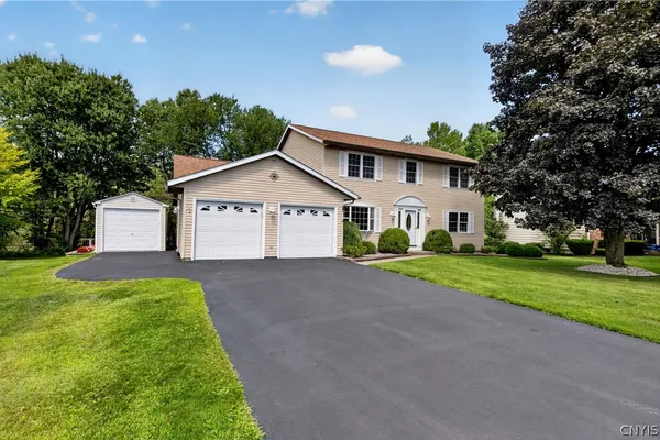8001 BROOKSIDE DRIVE DR