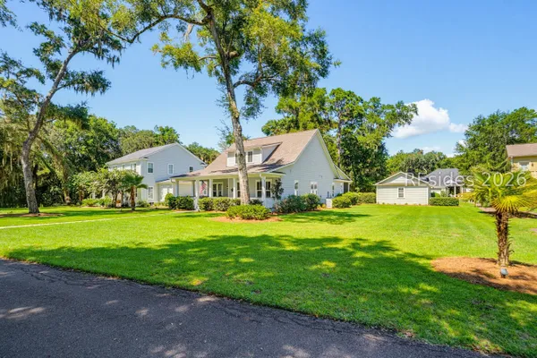 14 CARTER OAKS DR