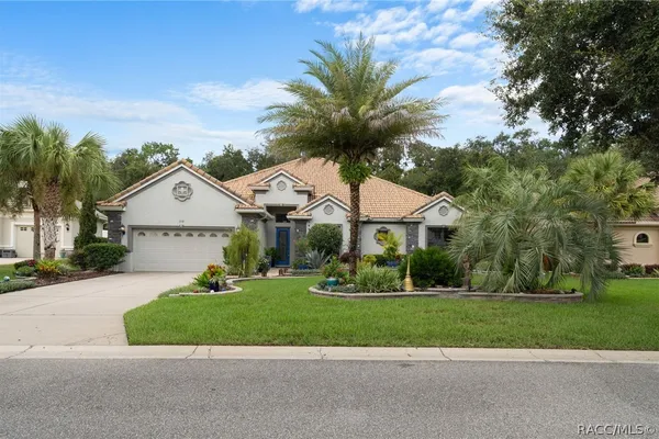 1118 N HUNT CLUB DR