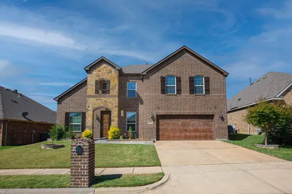 1002 NAIL LN