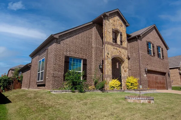 1002 NAIL LN