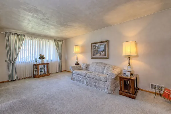 1678 BERNICE DR