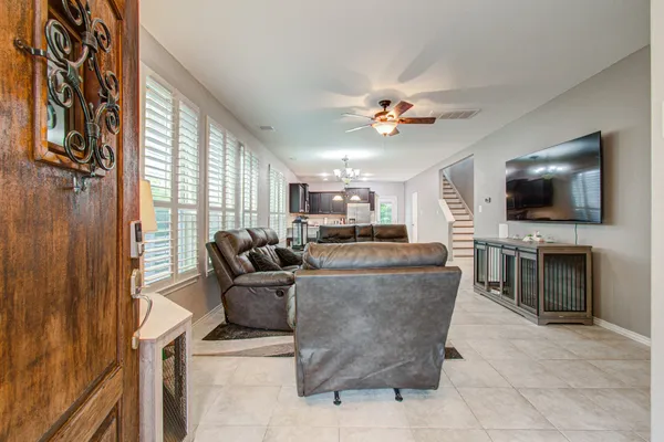 6882 DOGWOOD CLIFF LN