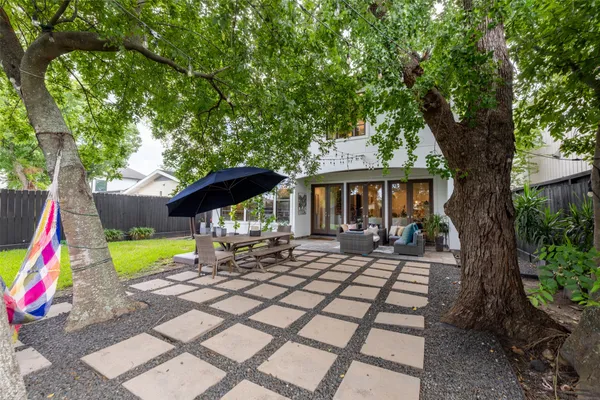 6236 COMMUNITY DR