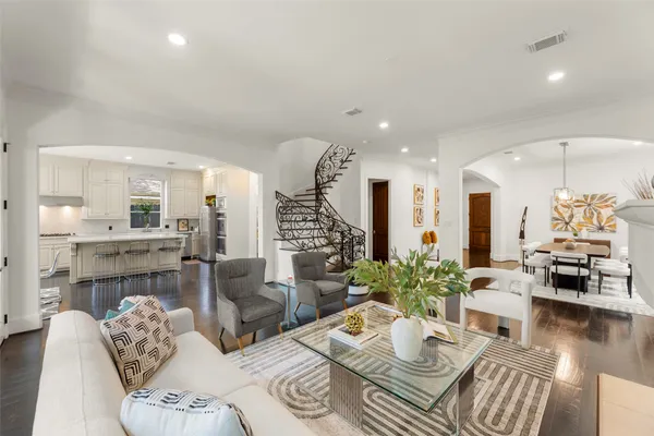 6236 COMMUNITY DR