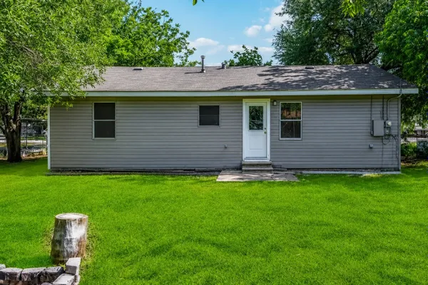 113 E WITCHER LN