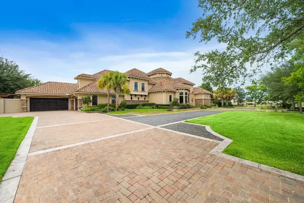 12 RETREAT BLVD