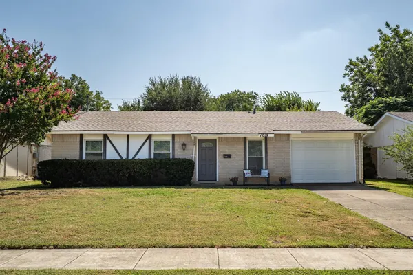 1019 WOODMERE DR