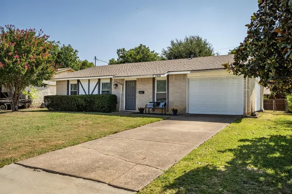 1019 WOODMERE DR