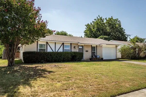 1019 WOODMERE DR