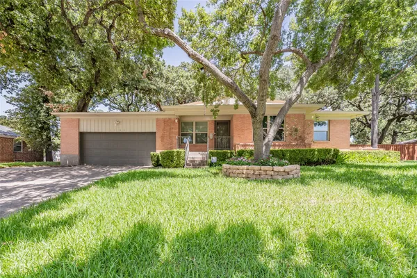1233 FAIR OAKS DR