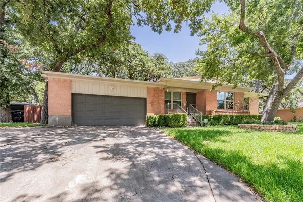 1233 FAIR OAKS DR
