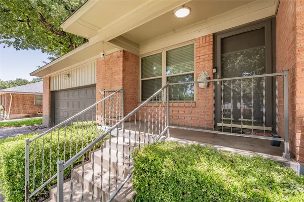 1233 FAIR OAKS DR