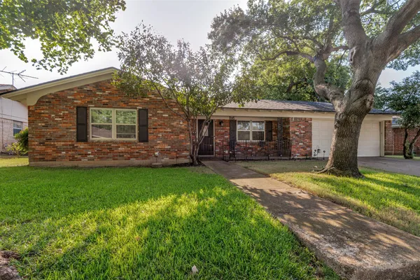 2304 SHADY BROOK DR