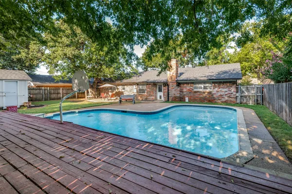 2304 SHADY BROOK DR