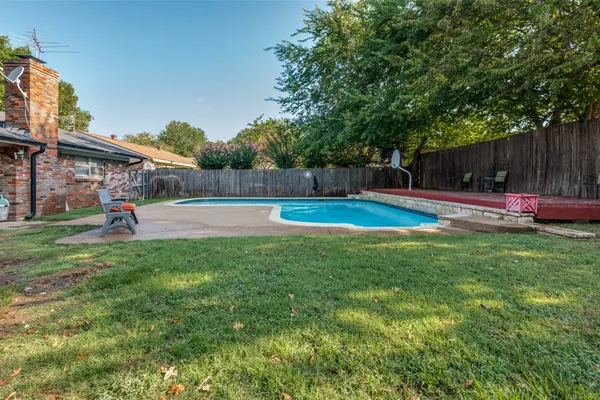 2304 SHADY BROOK DR