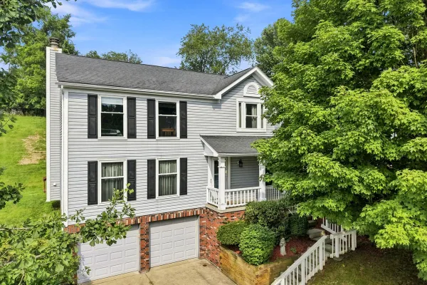 215 LEASIDE DR