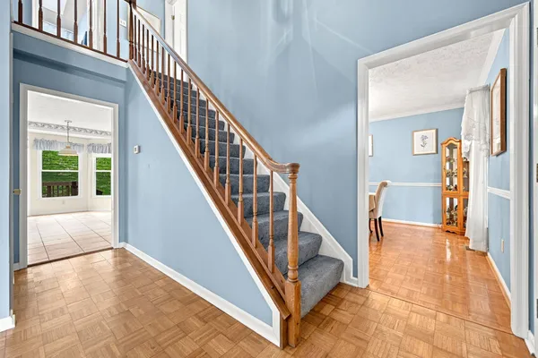 215 LEASIDE DR