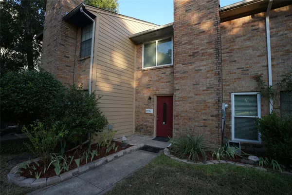 2276 COLONY CT