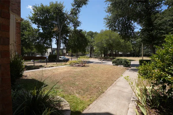 2276 COLONY CT