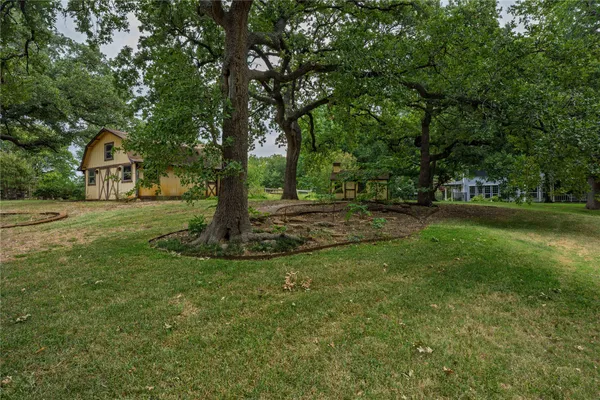 103 RED OAK LN