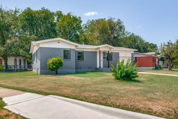 1208 SAVAGE DR