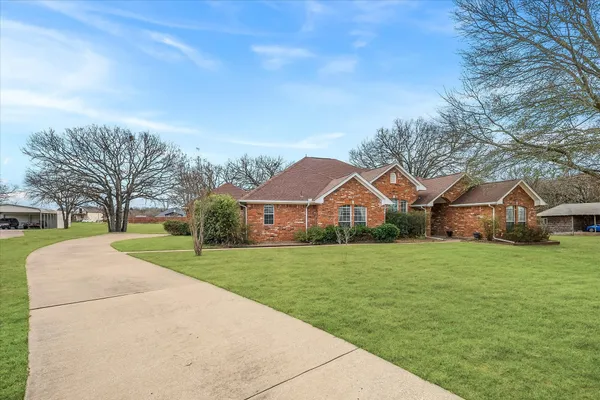 1025 OAK HOLLOW LN