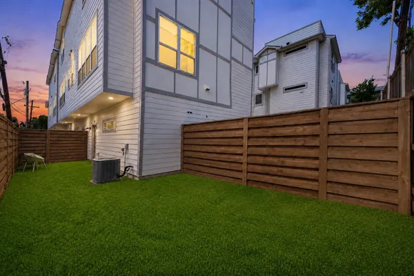 1917 LANDON LN