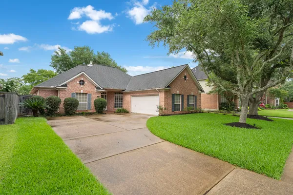 7319 EMERALD GLEN DR