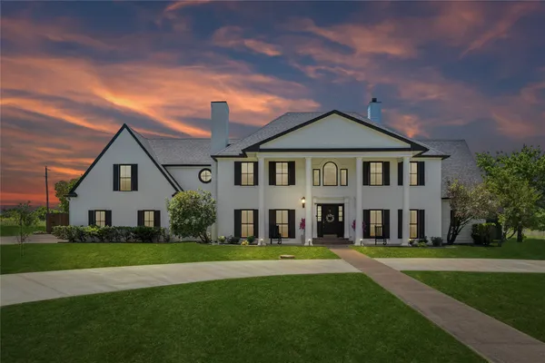 221 CARRIAGE HILL LN