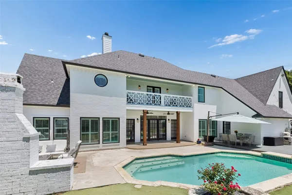 221 CARRIAGE HILL LN