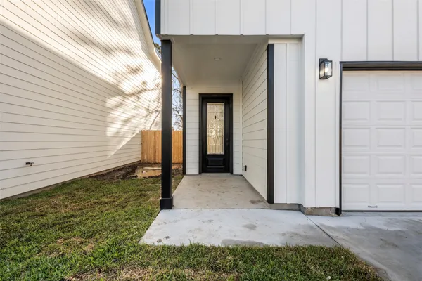 1310 DUFF LN