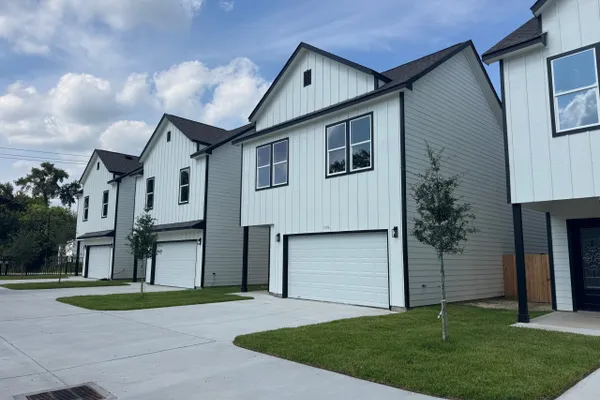 1308 DUFF LN
