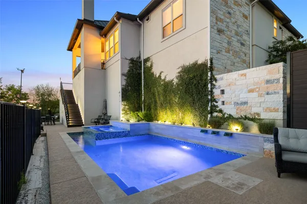 321 BISSET CT